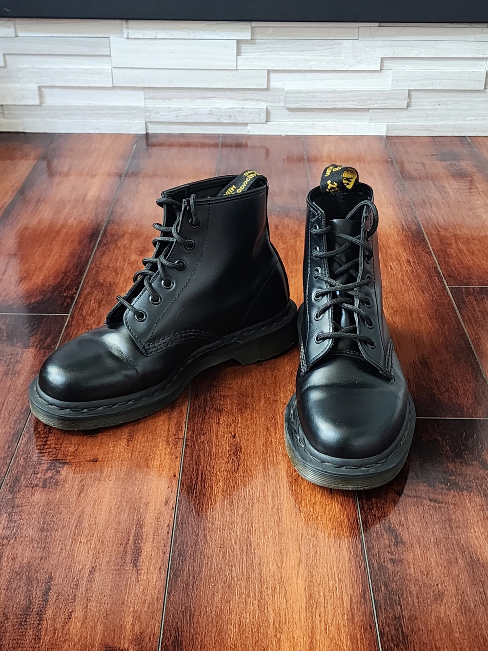 Dr. Martens 1460 Bex Smooth Leather 8-Eye Boots – Black – Women’s US 7 / UK 6 /